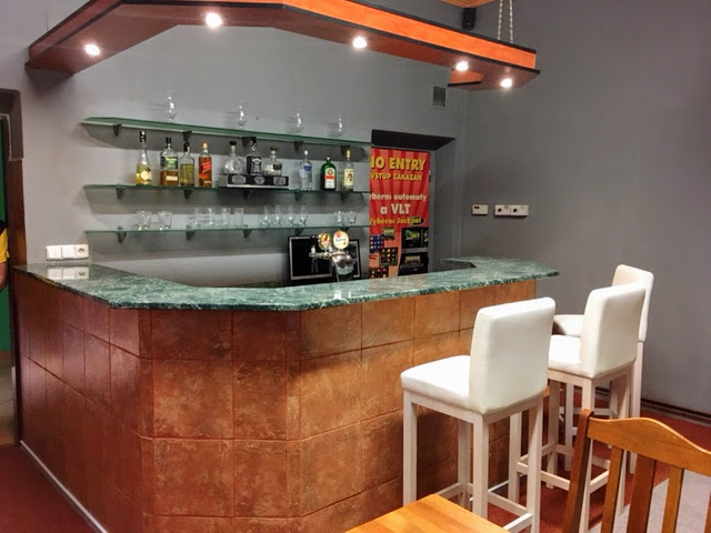 Bar pro uzavřenou společnost