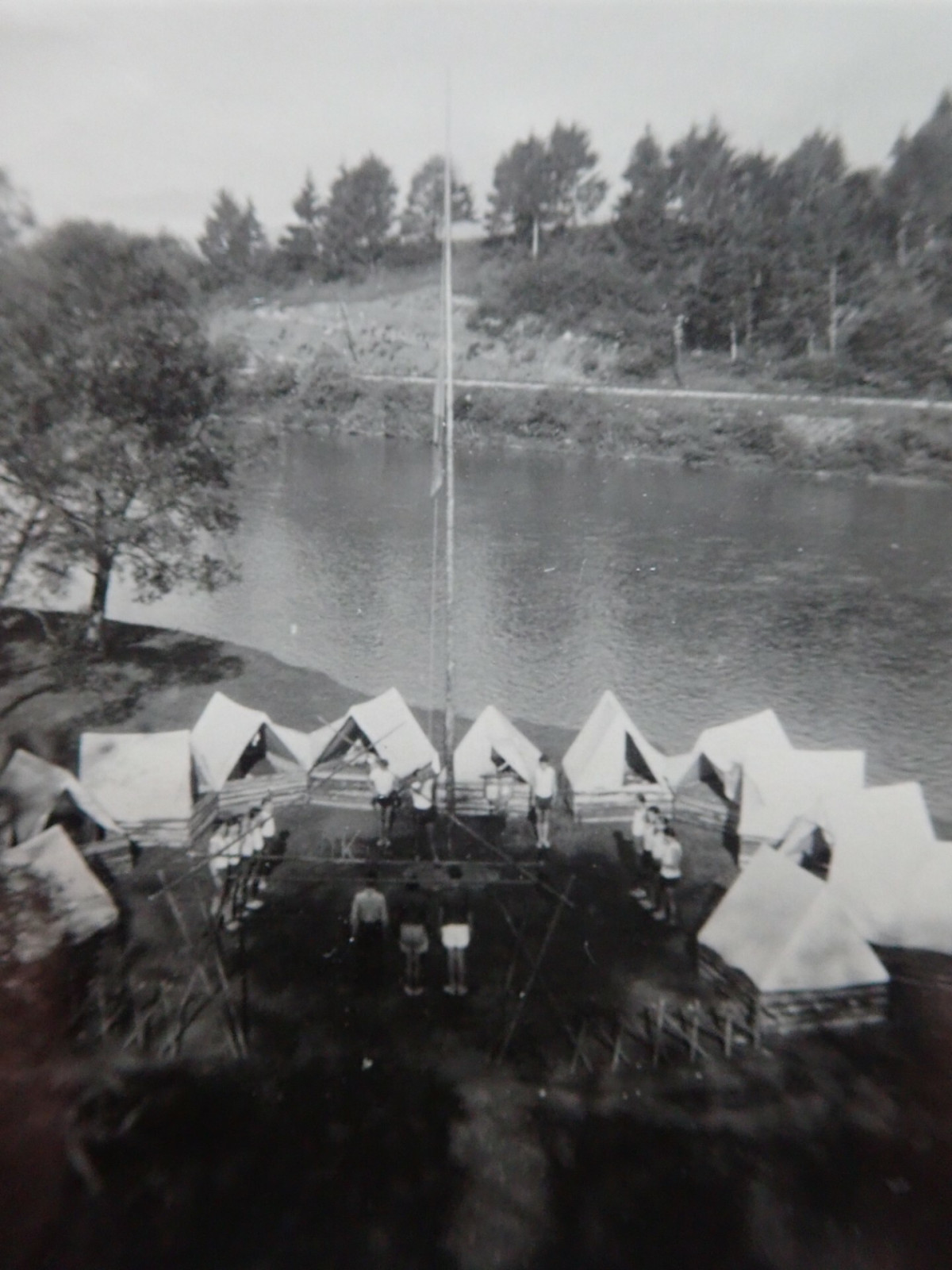 V takovém krásném prostředí tábořil náš 5. oddíl v roce 1947 u Dolního Kubína na Slovensku